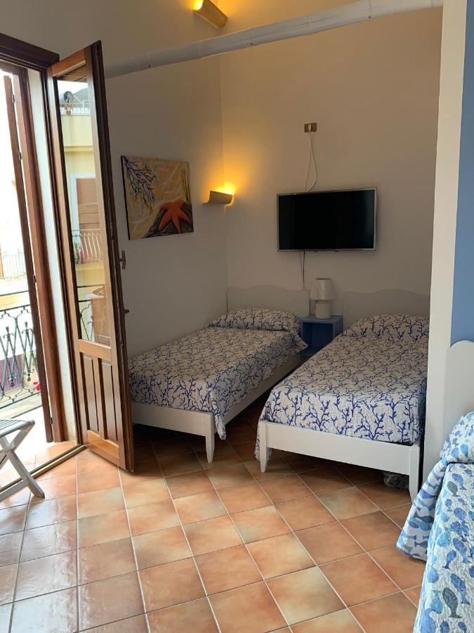 Apartment With Terraces And Private Jacuzzi - San Vito 400M From Beach San Vito Lo Capo Exterior photo